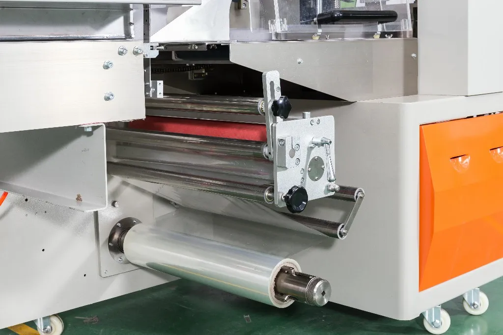 
automatic flow packing machine for vegetable with CE 