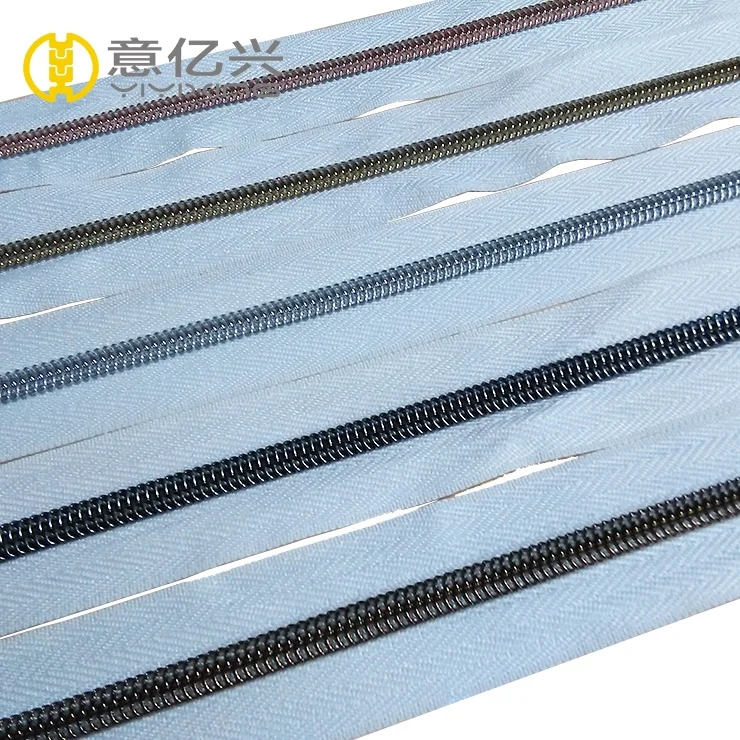 Популярная нейлоновая застежка-молния с радужными цветными зубцами