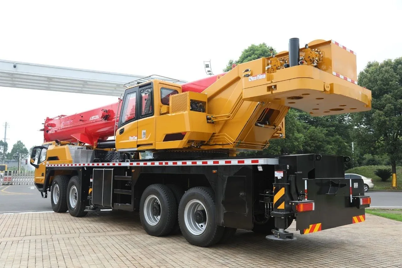 China Top Brand Mini Truck Crane XCT1300C7 Equipped With Two-way Hydraulic Lock