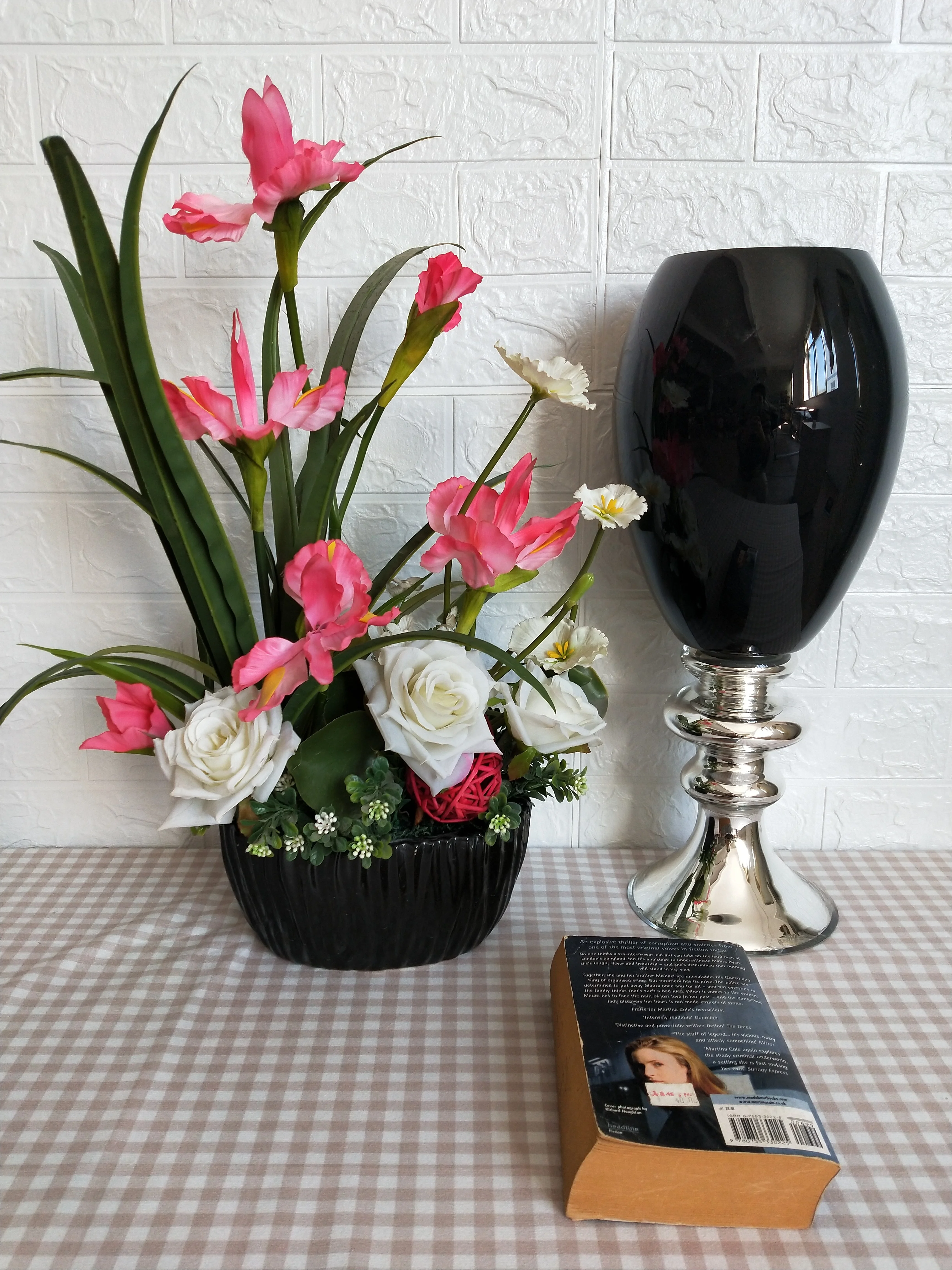 
2021 AMAZON hot-sale Perfect Home Decoration Artificial Floral Arrangement Colorful Silk Flowers in Balck pot for unique gift 