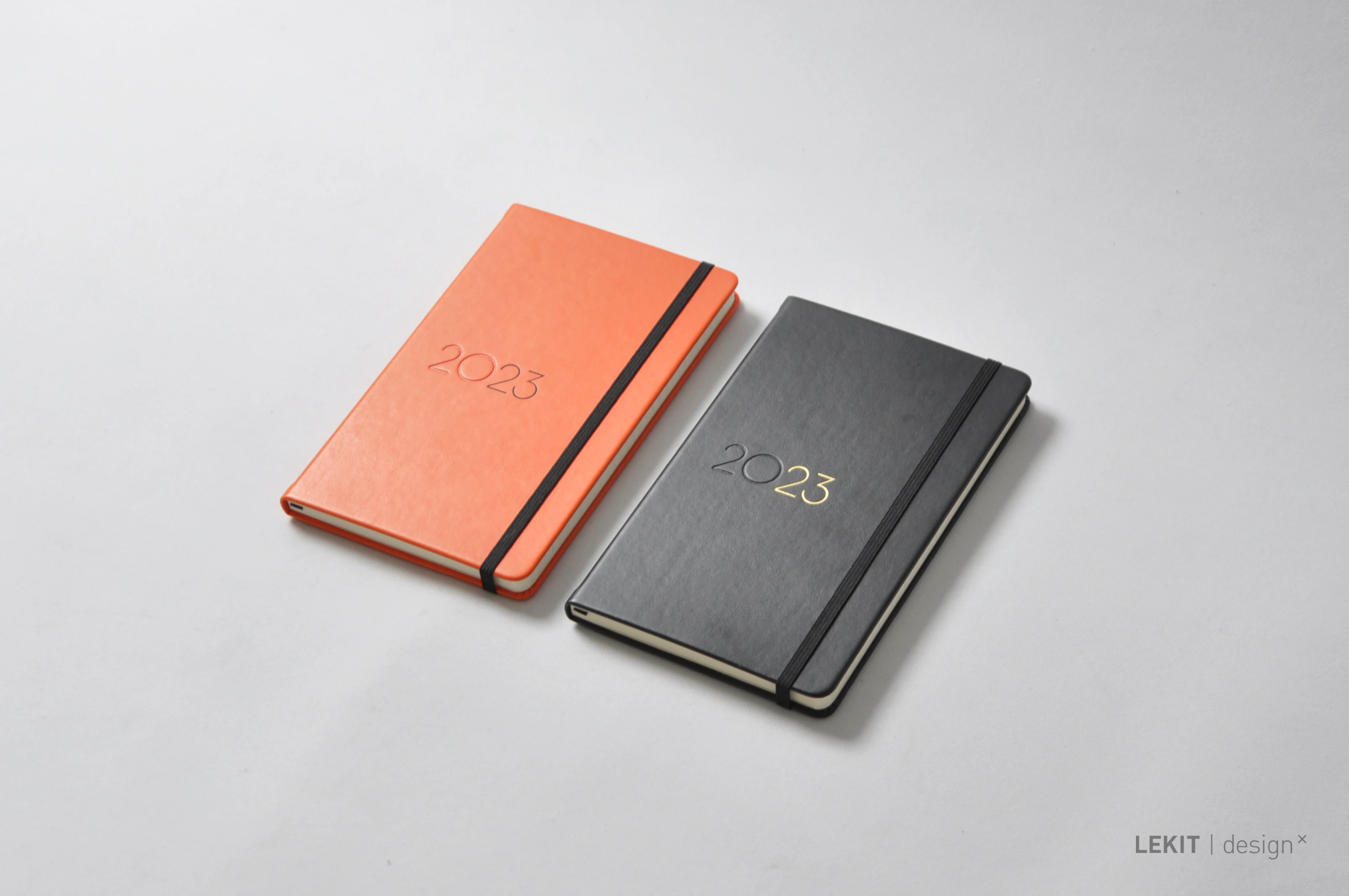 Manufacture Customizable FSC-Certified Paper Notebook PU Leather Deboss Golden Logo Diaries Journals Notebooks 2023 Planners