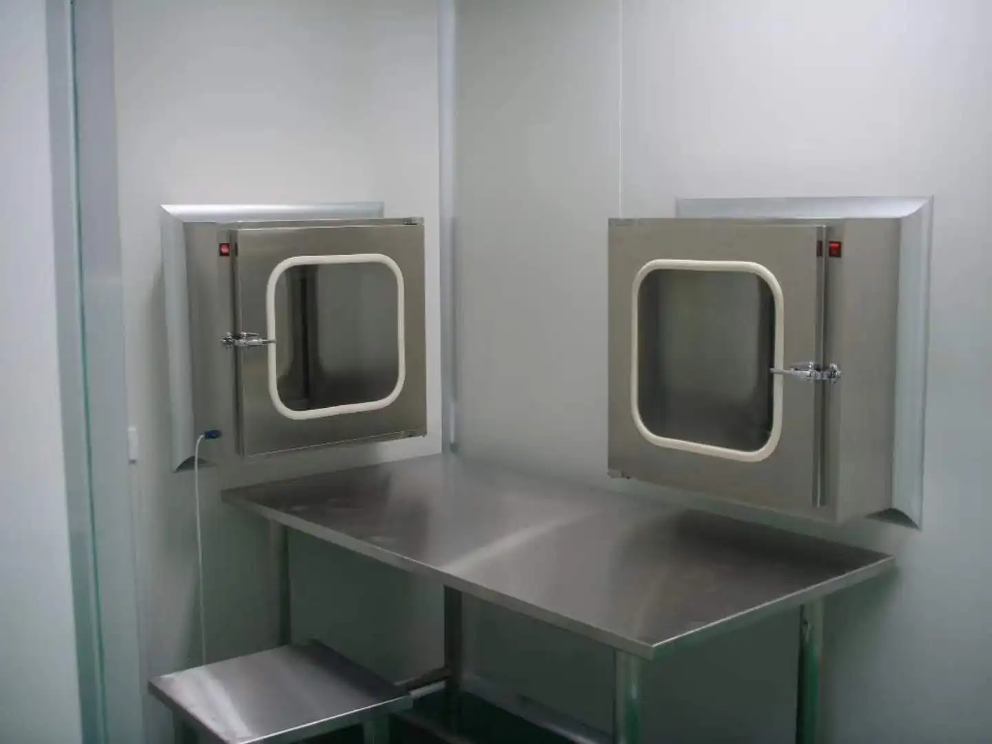 Air Lab Sterilization Laminar Flow Portable Vhp Wholesale Double Door Gmp Area Corner Pass-Through Box For Lab Sterilization