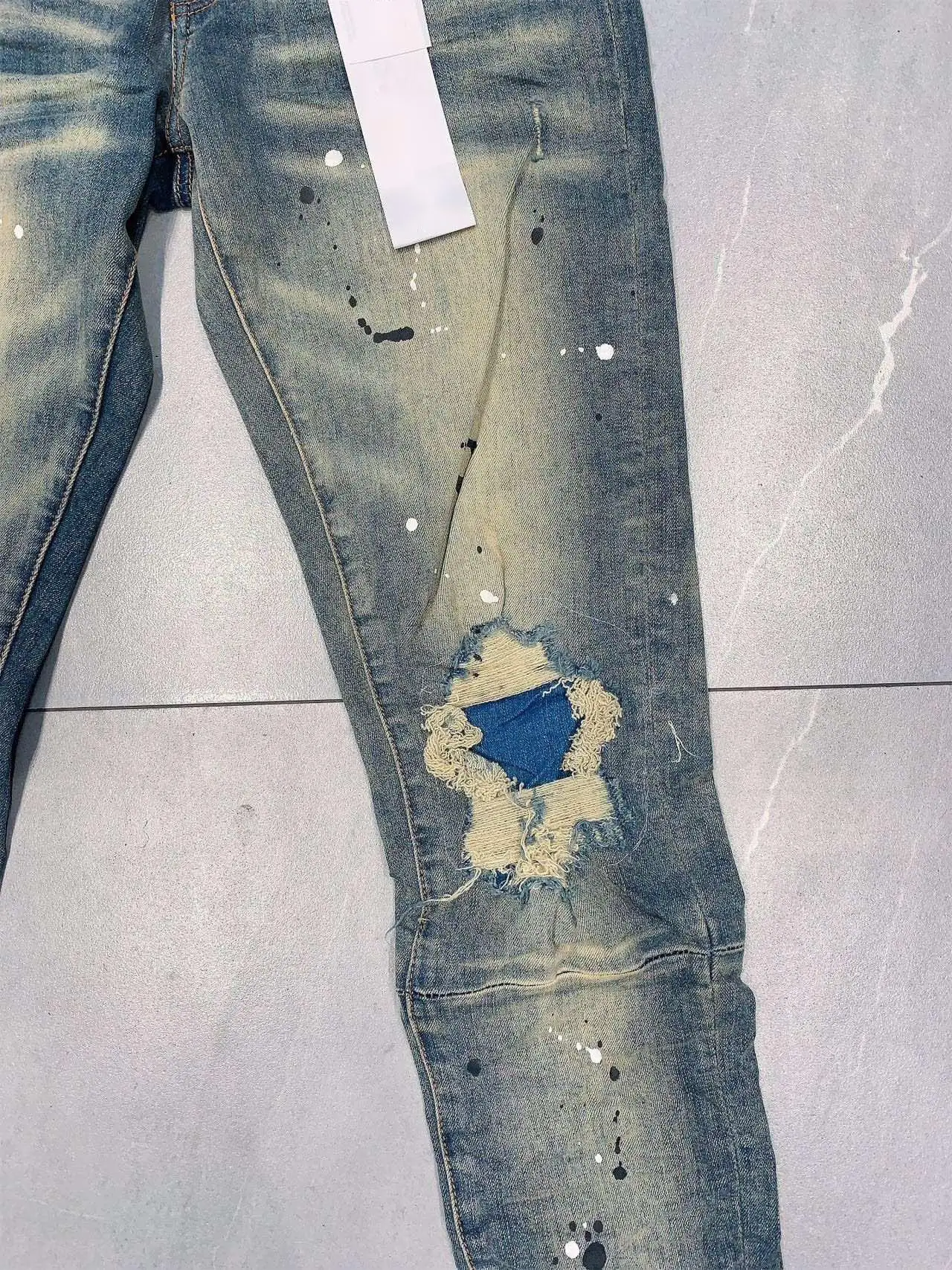 Factory Wholesale 2024 Fashion American High Street Style Mud Yellow Washed Graffiti Patch Distressed Denim Jeans