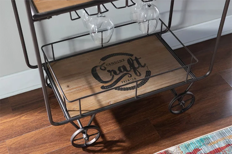 Винтажная тележка для ликера среднего века из латуни с большими колесами