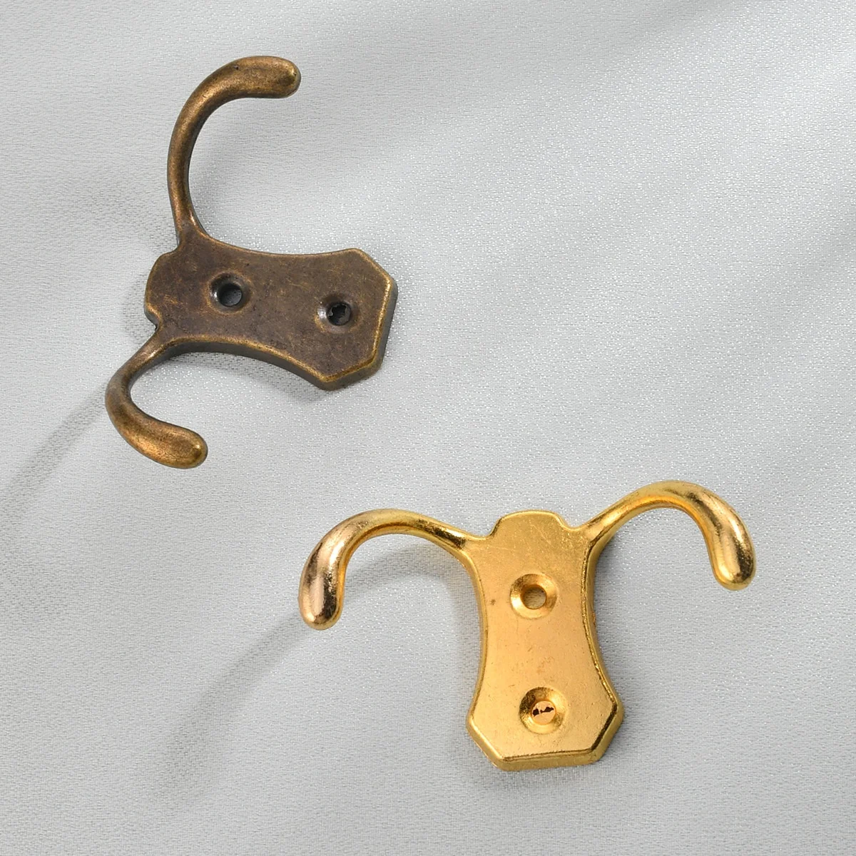 Antique European-style Black Metal Zinc Alloy Horn Double Hook for Clothing Changing Room Hat and Miscellaneous Items