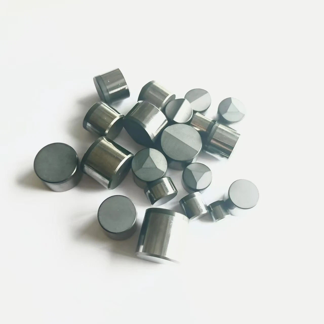 Polycrystalline Diamond Compact PDC Cutters for Drilll Bits Carbide Base China Price Cutting Tools