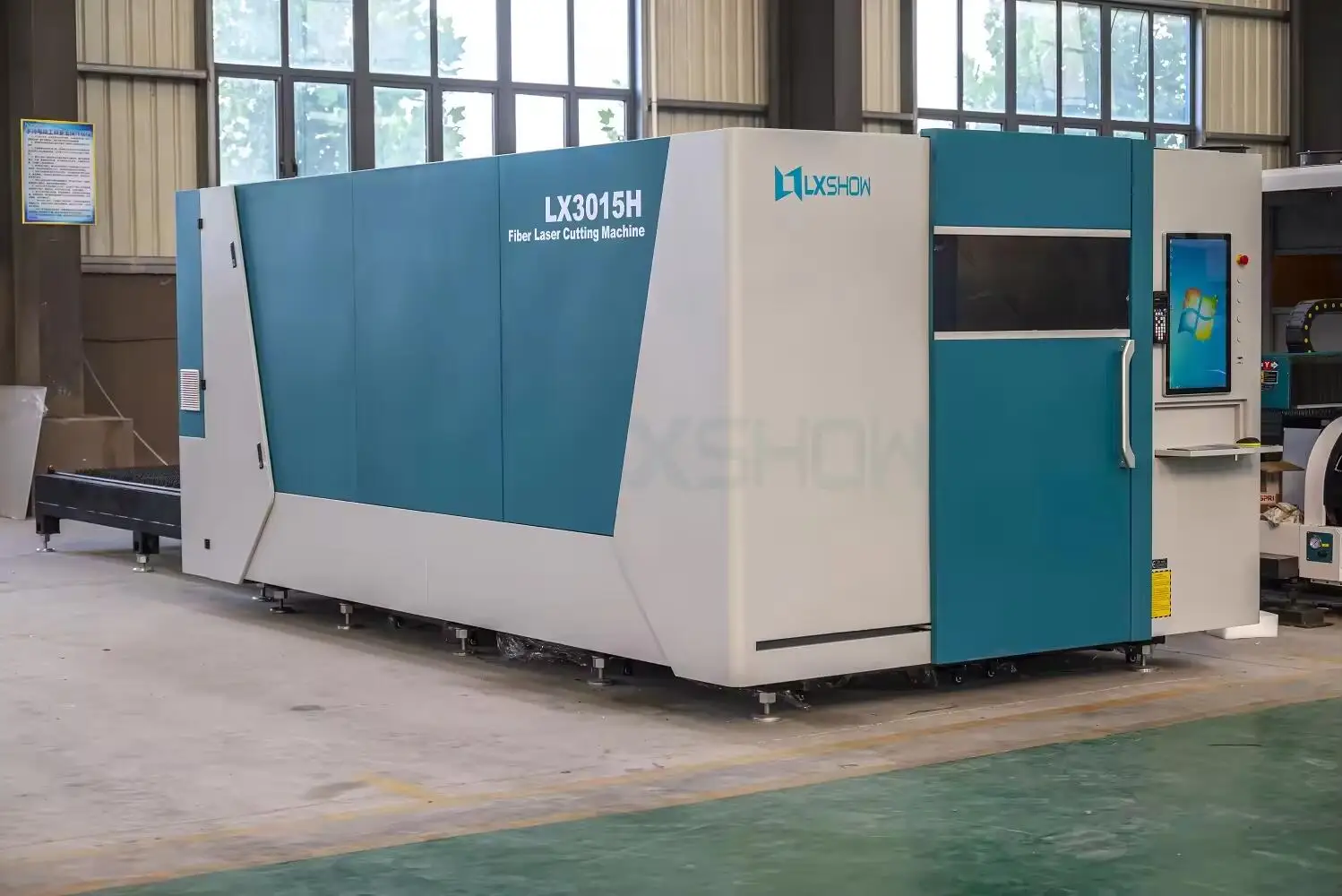 Лазерные станки для резки металлических стальных пластин LX3015H jinan 12 кВт