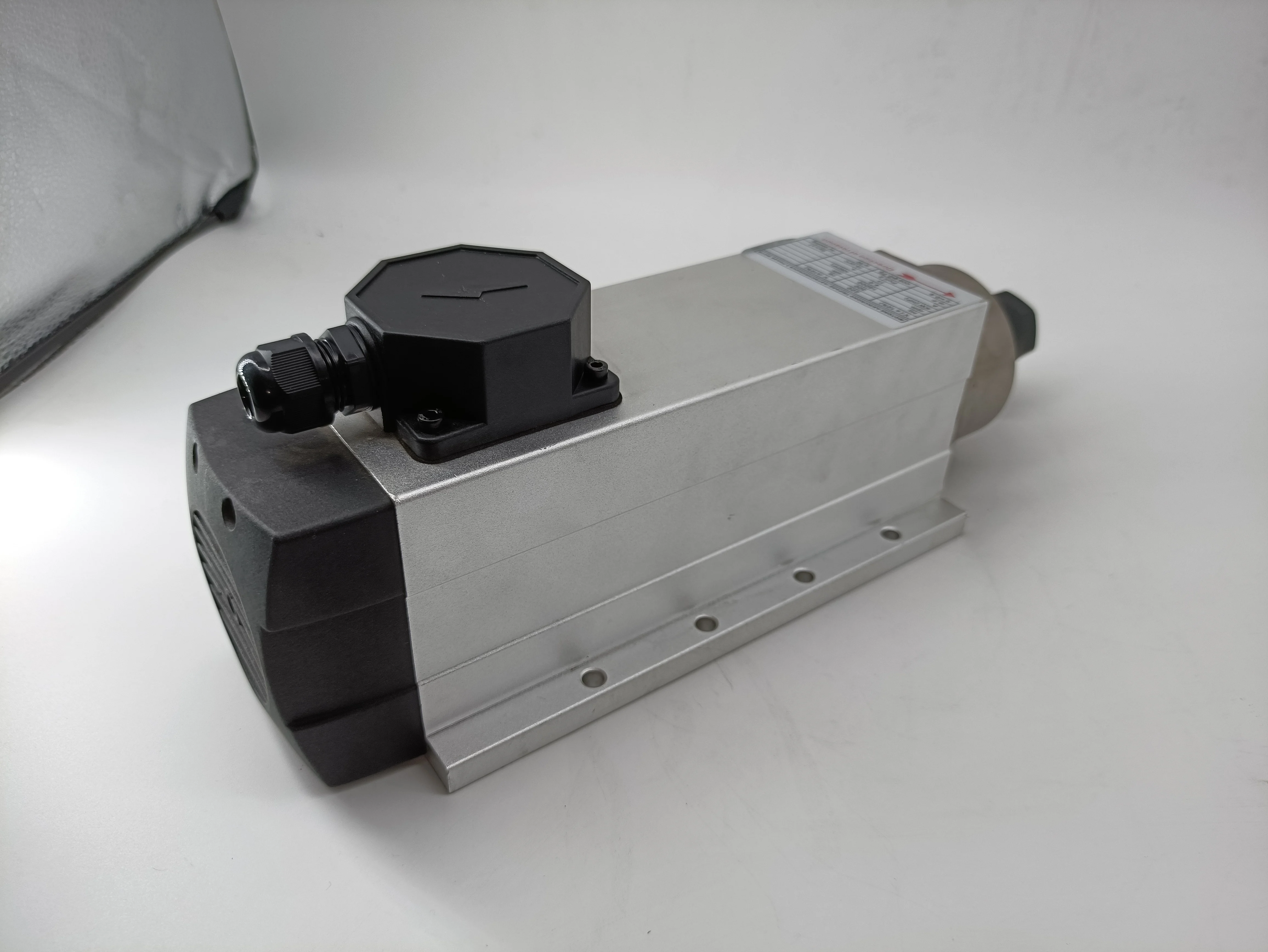 High Quality 4.0Kw Square Motor High Speed 18000RPM Air Cooled Spindle Motor 220V ER25