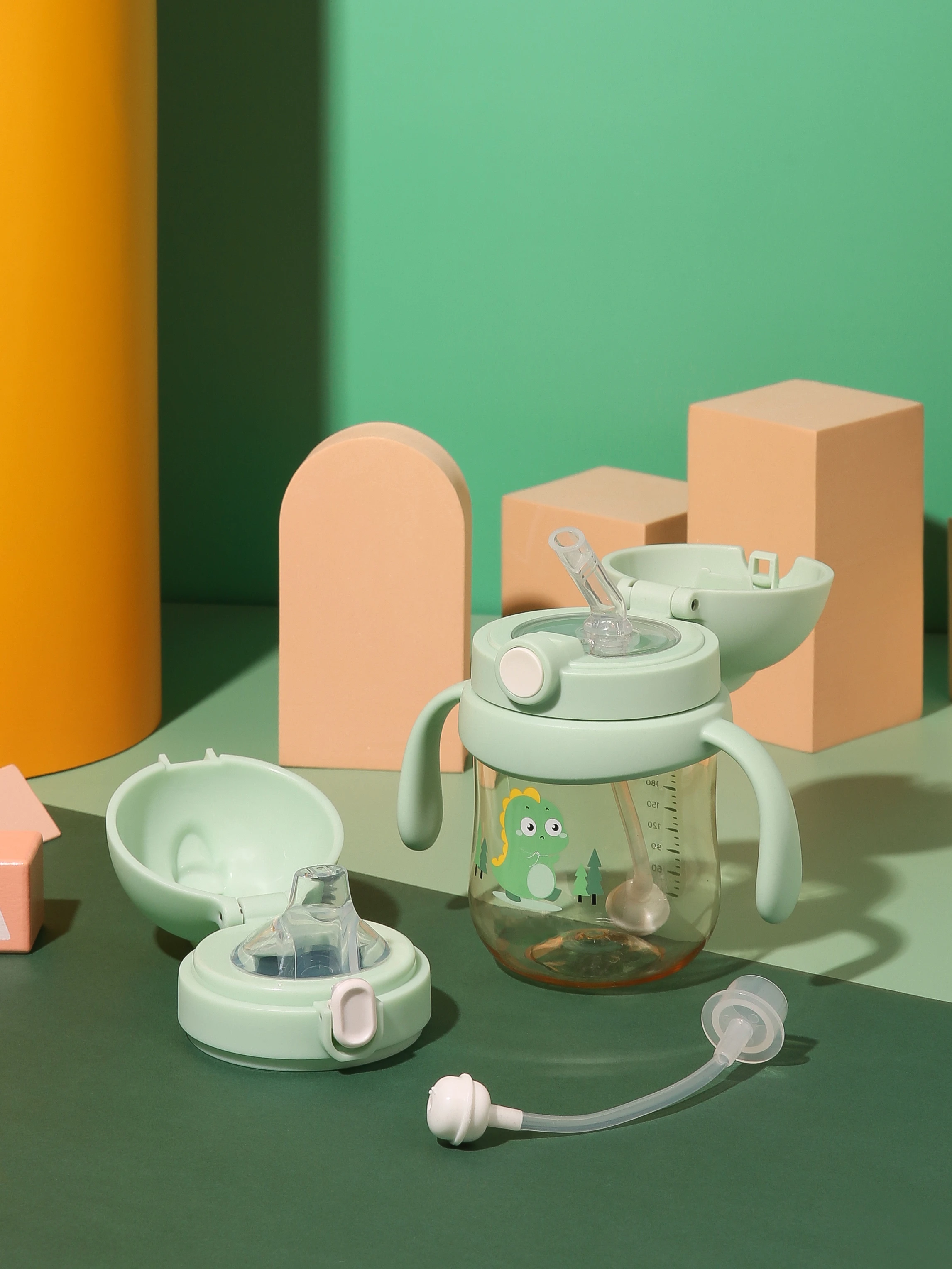 Custom Oem Bulk Light Portable Cute Tritan Bottle Toddler Baby Trainer Sip Sippy Cup With Straw For Kid