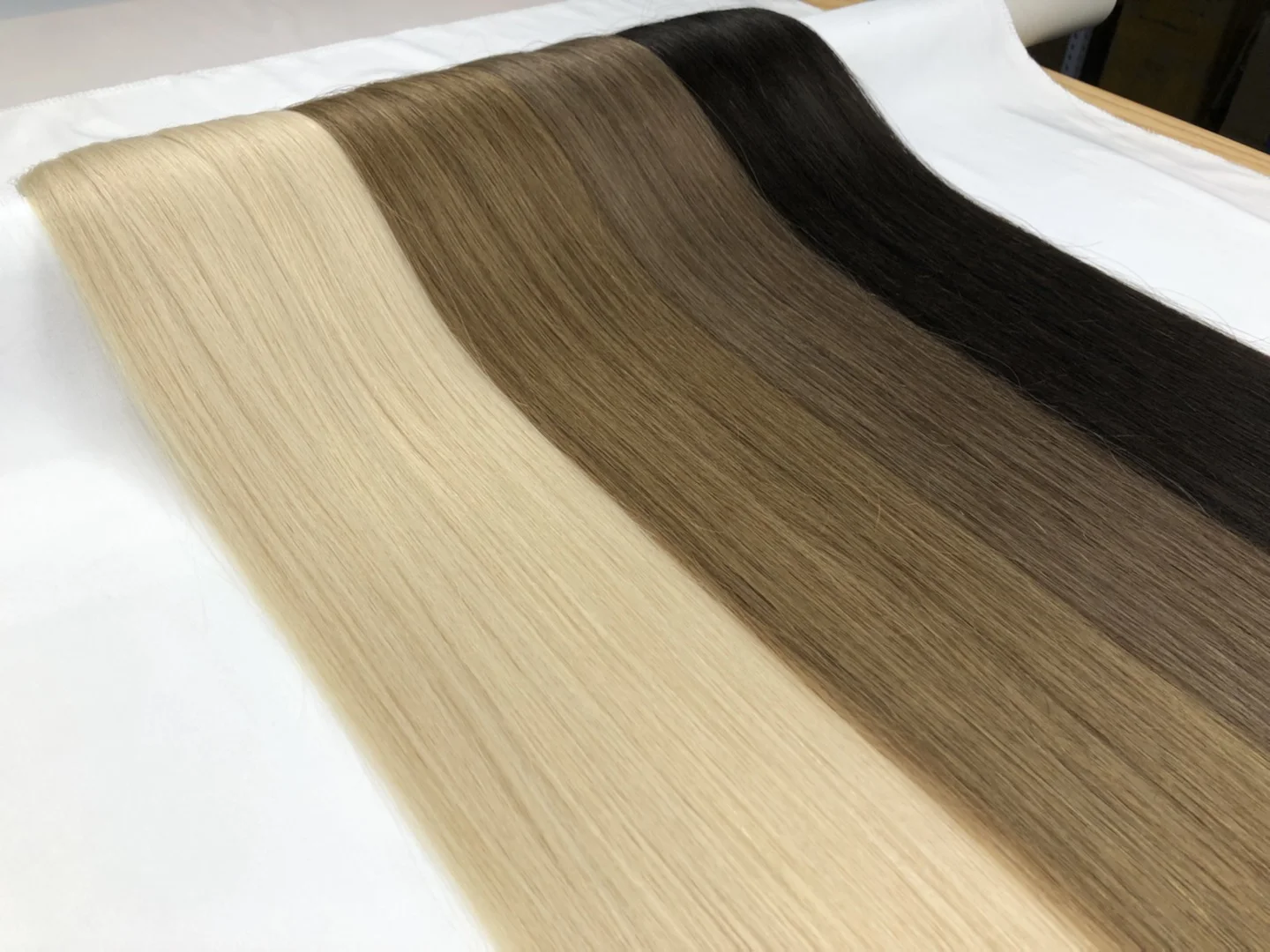 Manufacture Price Smooth Shiny 100% Remy Virgin Hair Solid Color Invisible Tape In Hair Extensions