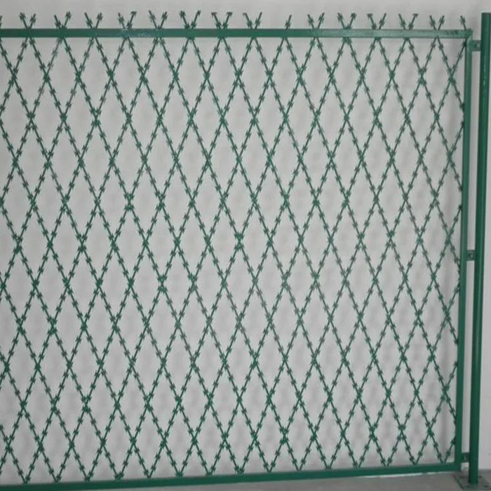 9 strips or 11 strips concertina razor barbed wire fence machine