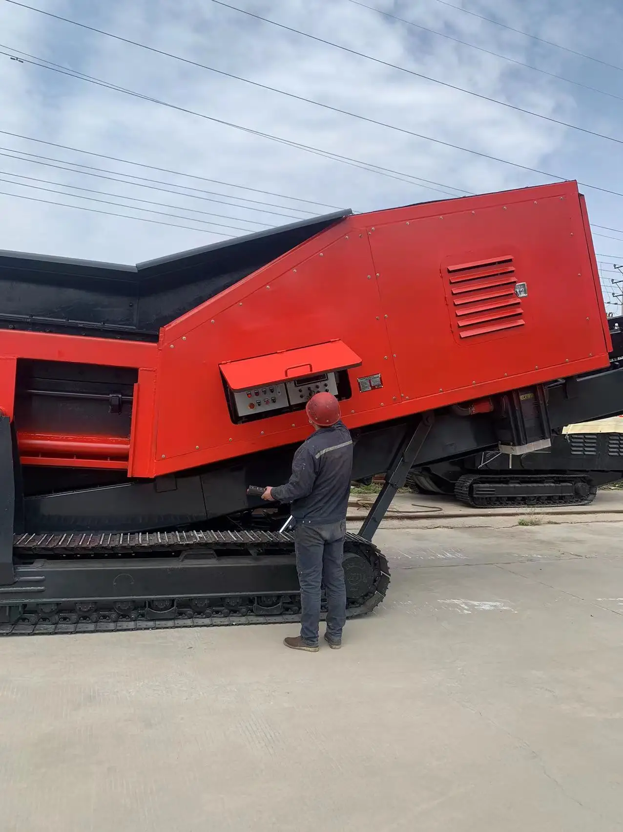 twin shaft slow speed Mobile Double-Shaft Industrial Shredding Machine for waste wood,concrete,metalscrap, tyres