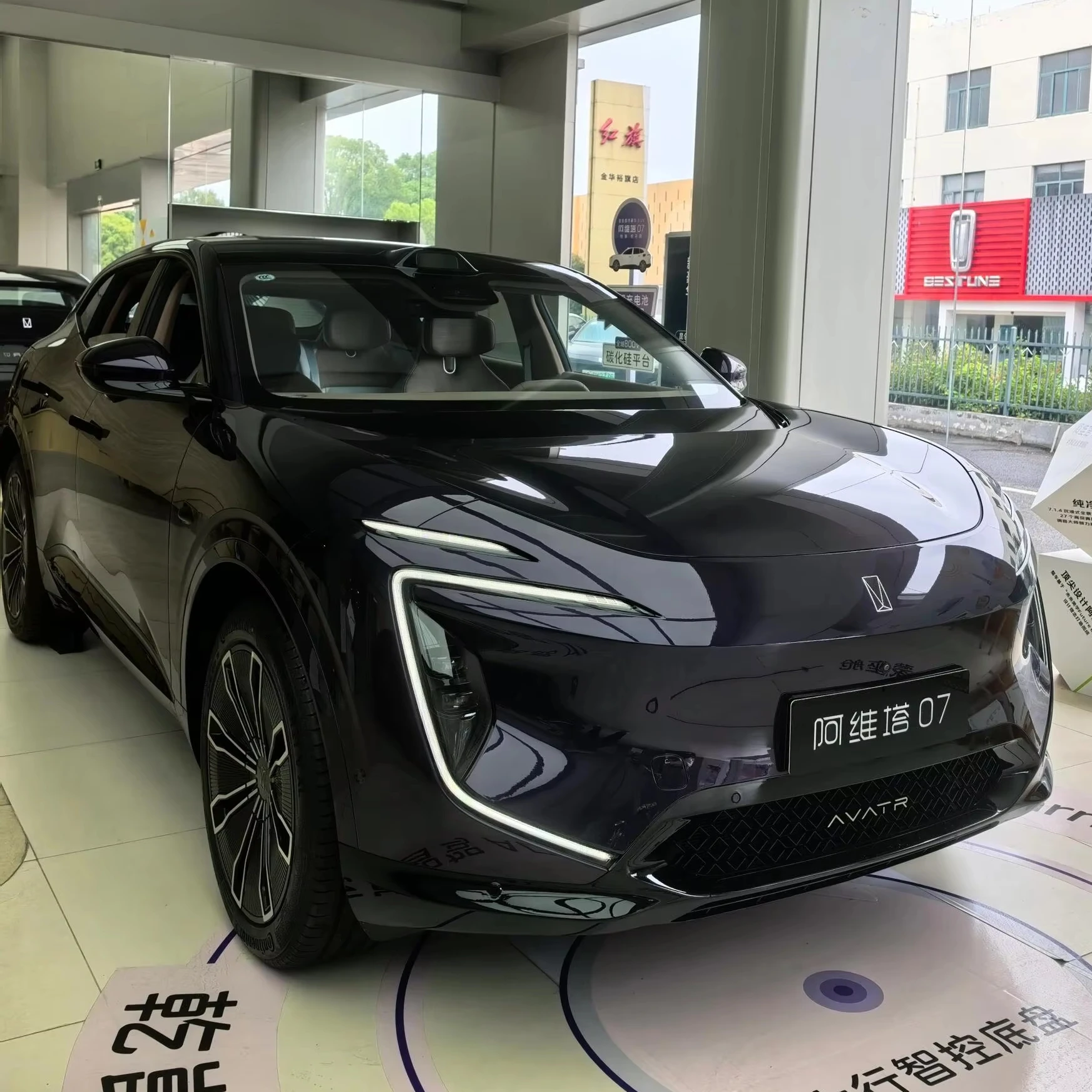 Аватар аватр07 650 км авита 07 длинная двухмоторная версия 5-местный 7 бензиновый фей 2025