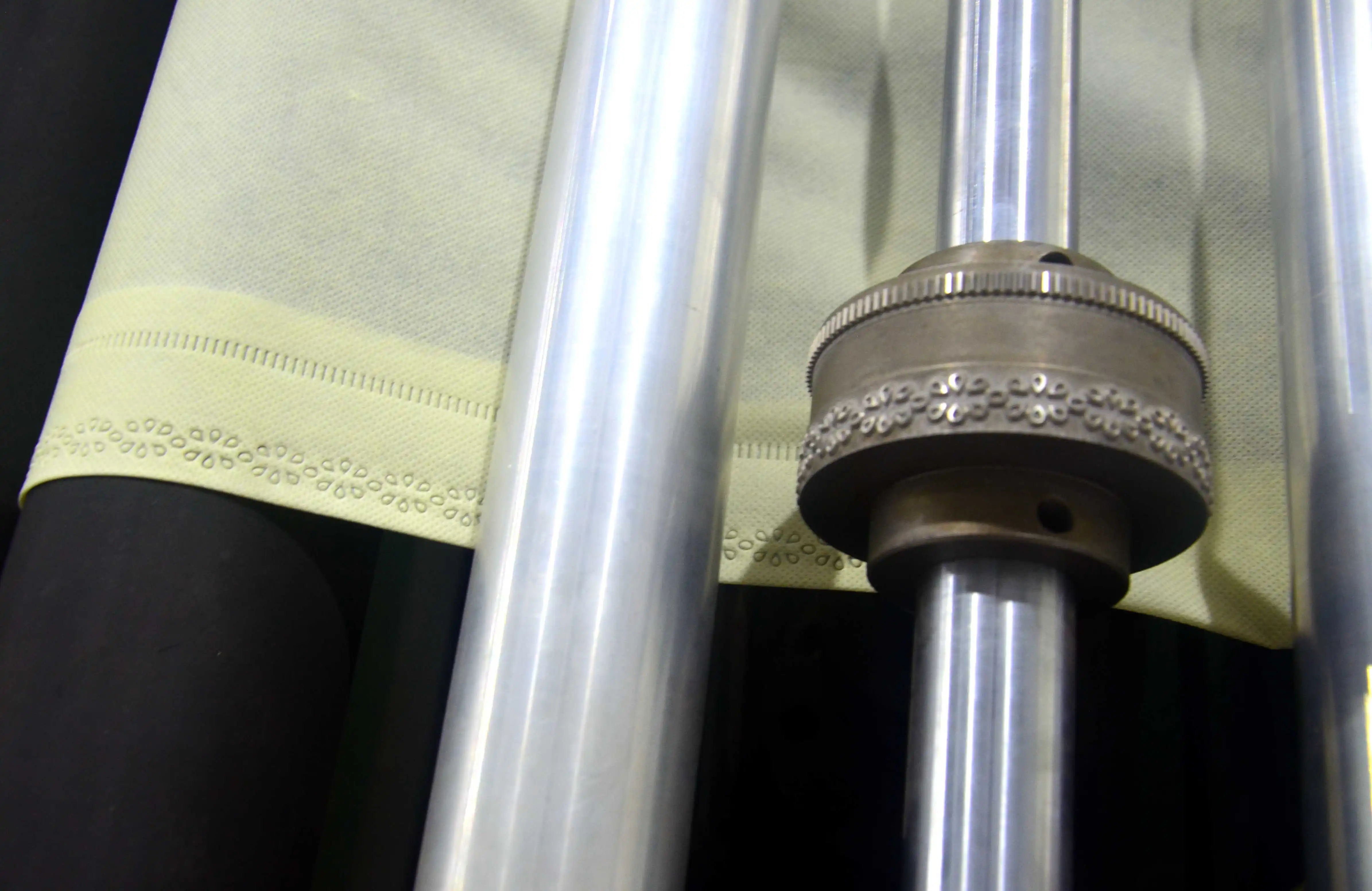 Full Automatic PP Non Woven Ultrasonics Cutting Machine Roll To Sheet Cutter