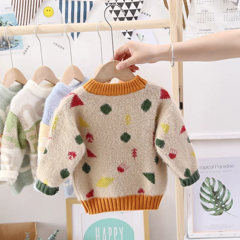 Детские свитера с толстыми и пушистыми рисунками