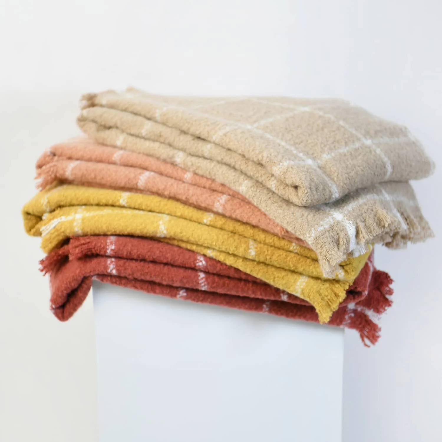 Customized Home Sofa Couch Picnic Warm Nap Fluffy Soft Rug Cudding Lightweight Tartan Plaid Design Wrap Boucle throw TV blanket