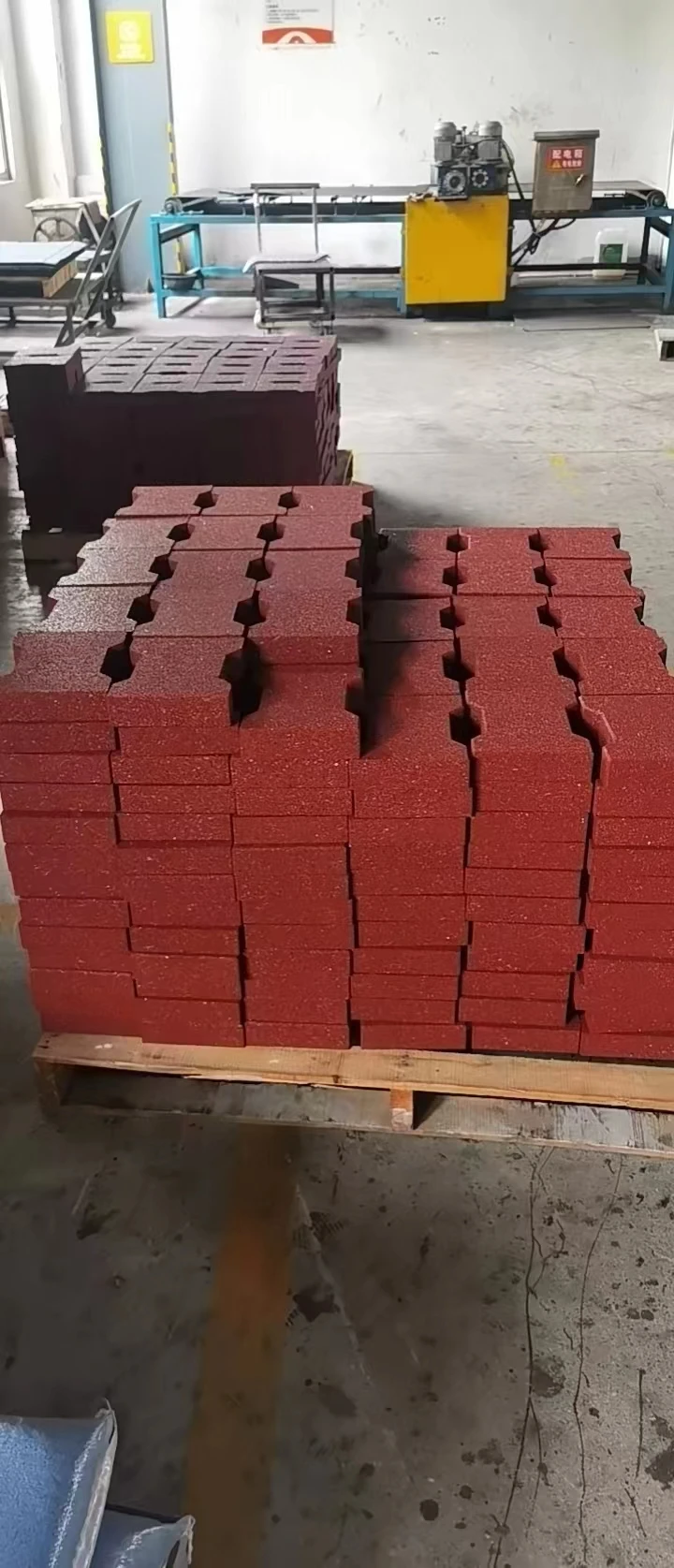 Best Price Bone Shape Rubber Horse Stable Mat/ Dog-Bone Shape Rubber Brick Tiles