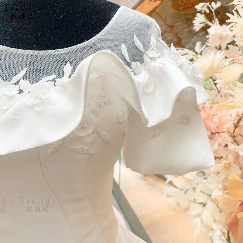 Luxury Wedding Dress Bridal Gown Embroidery Long Tail Satin Wedding Dress For Women Ruffle Short Sleeve Princess Wedding Dress