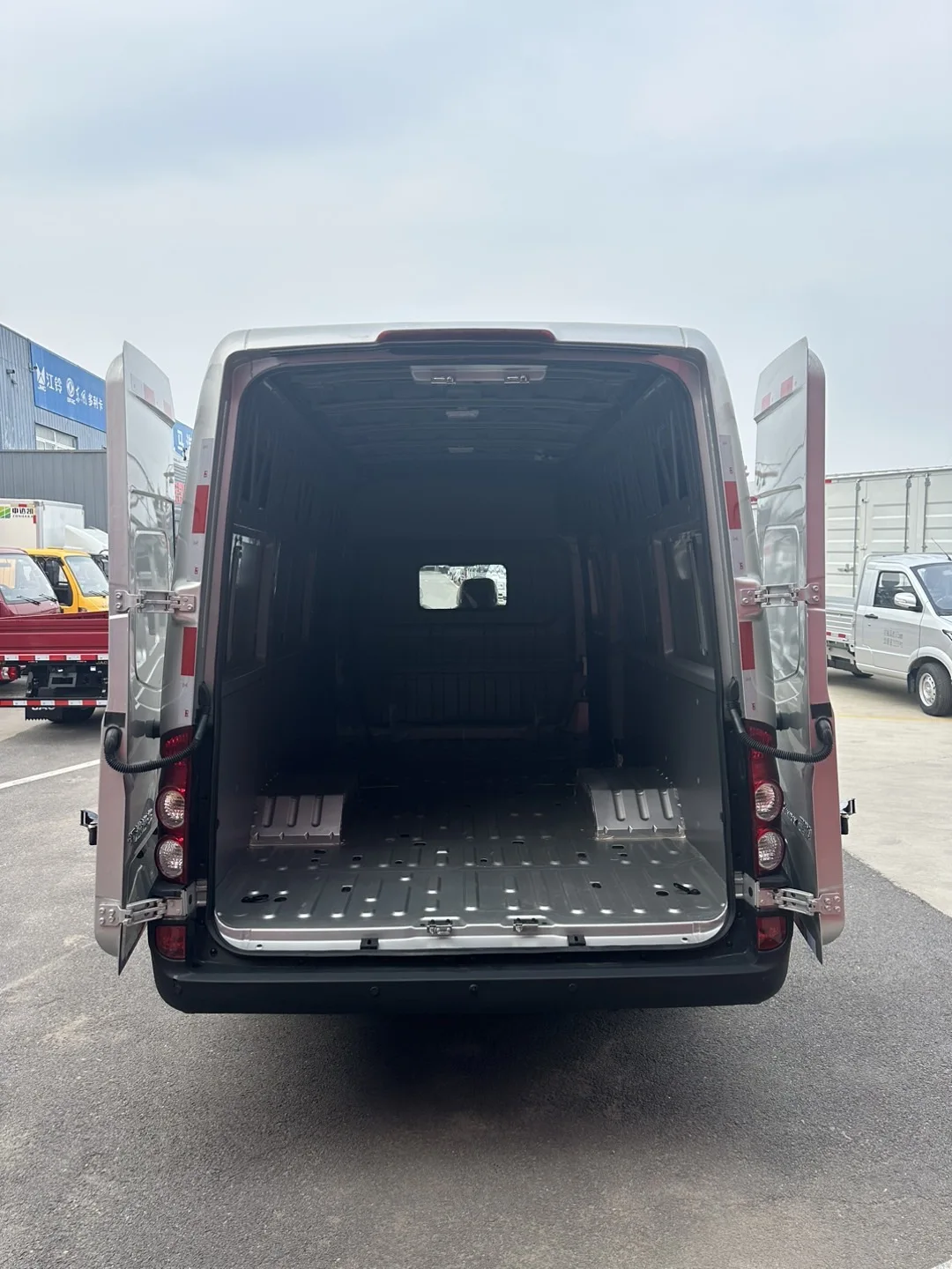 Mini Light Wholesale Long Range New Design Fast Delivery Fashion Gas Truck Cars For Construction Uses