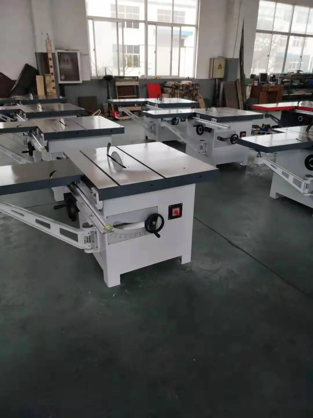 Universal tilting circular saw Woodworking circular saw machine with mobile worktable