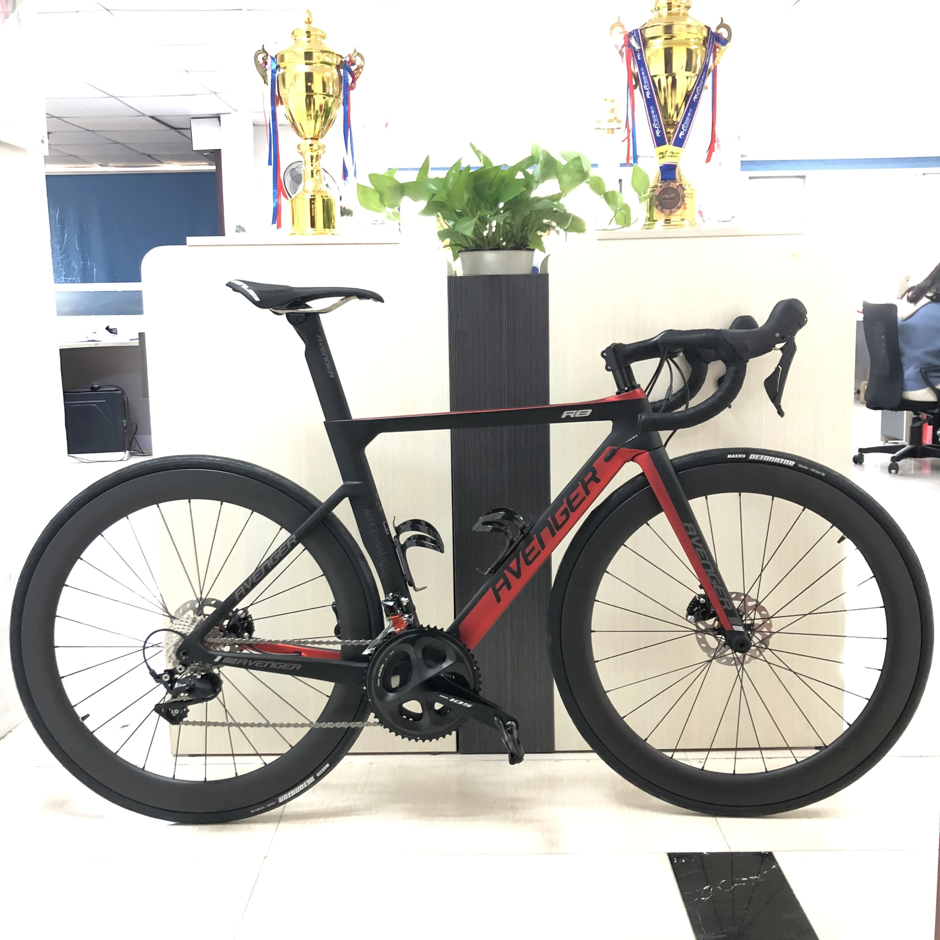  УГЛЕРОДНЫЙ руль Аэро диск дорожный велосипед FM169-F полный Велосипедов Shimano R8020 ULTEGRA гидравлические дисковые тормоза