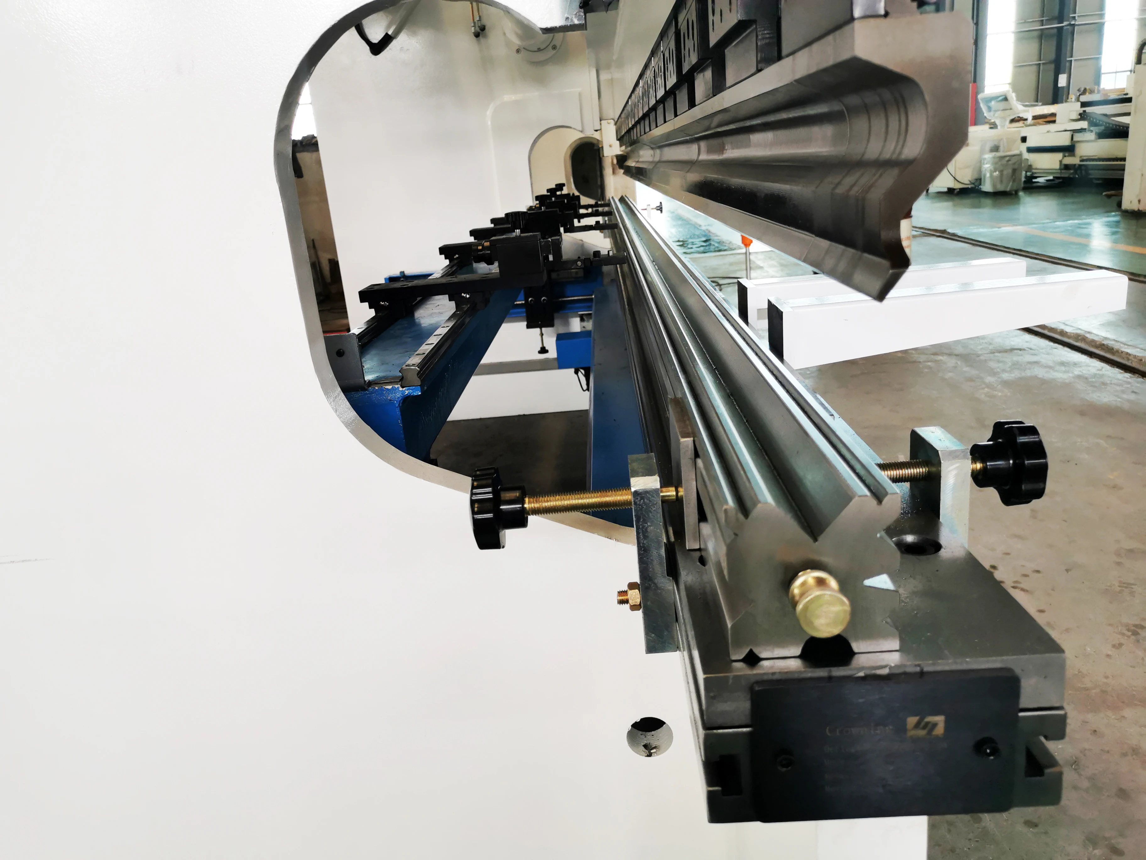 300t 6000mm Hydraulic DELEM CNC Bending Machine Press Brake With DA41S