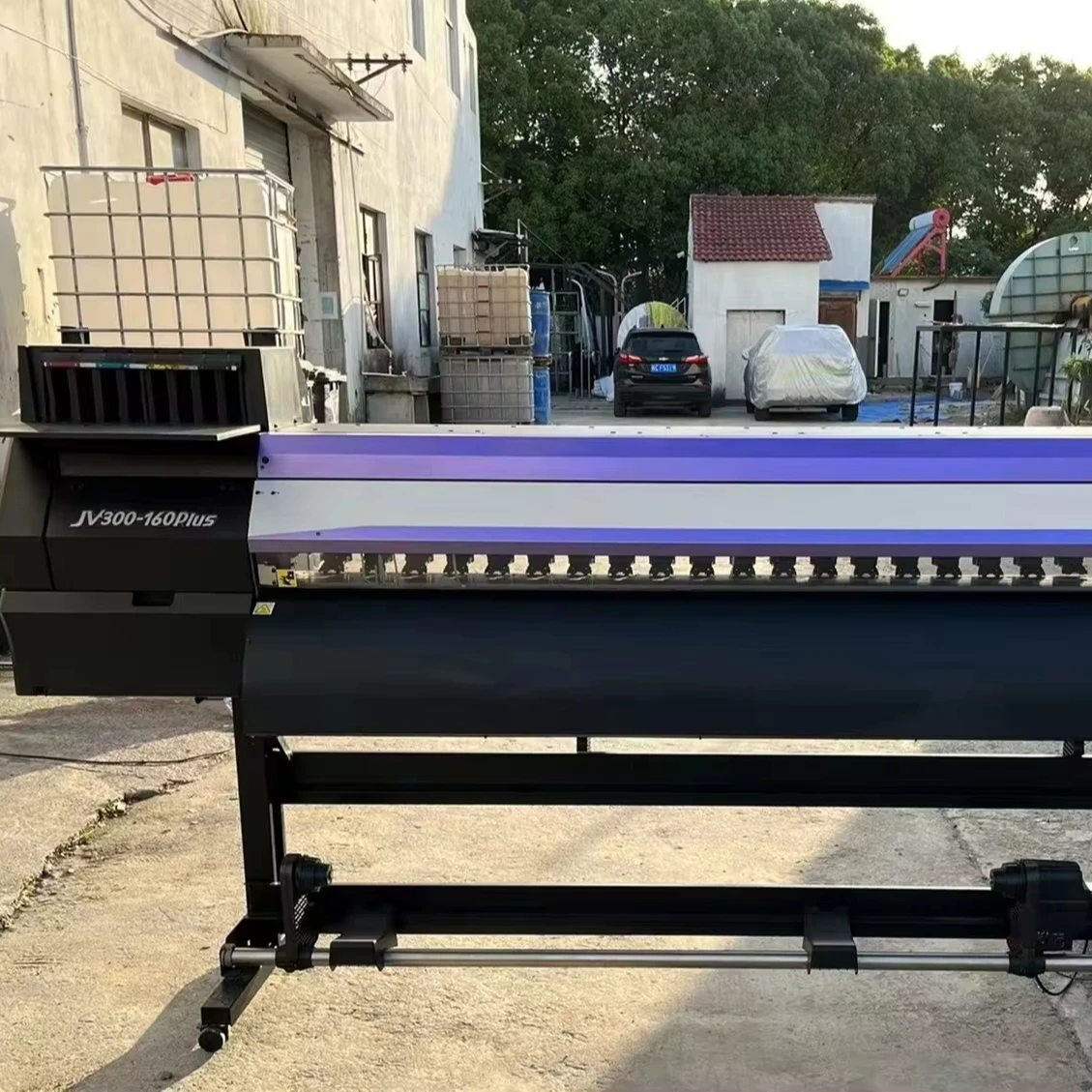 Используемый принтер Mimaki JV300 с высоким качеством по доступной цене
