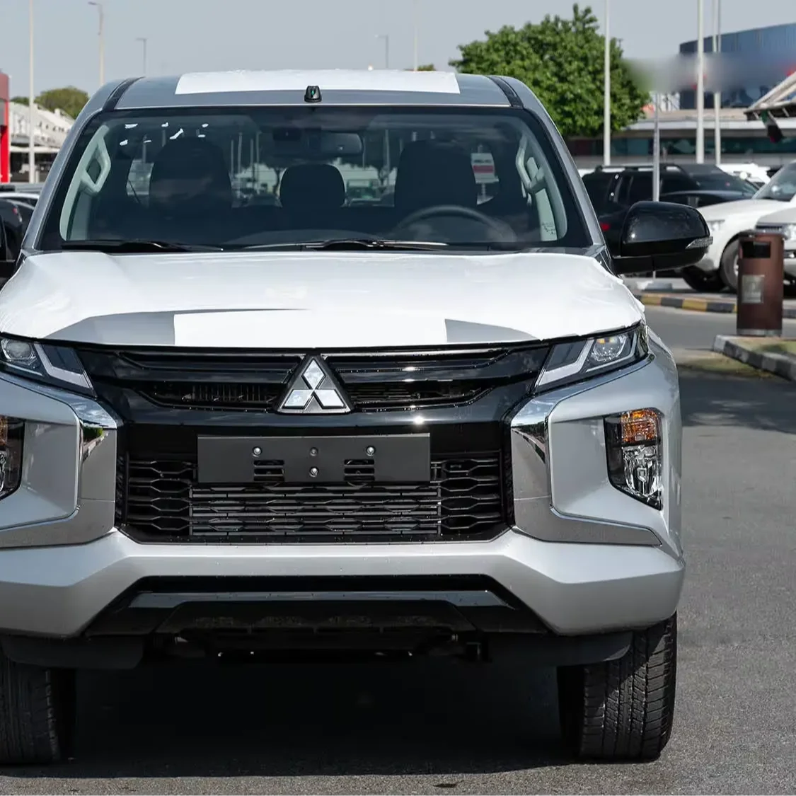 Чистый Подержанный MITSUBISHI L200 SPORTERO DC 2.4D на 4x4