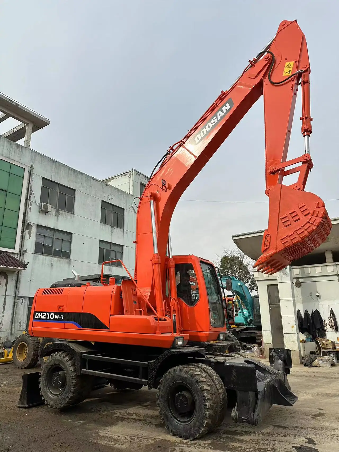 21 тонный использованный DOOSAN DH210W-7 DH215-7 DH215-9 колесный экскаватор с передовыми интеллектуальными технологиями управления