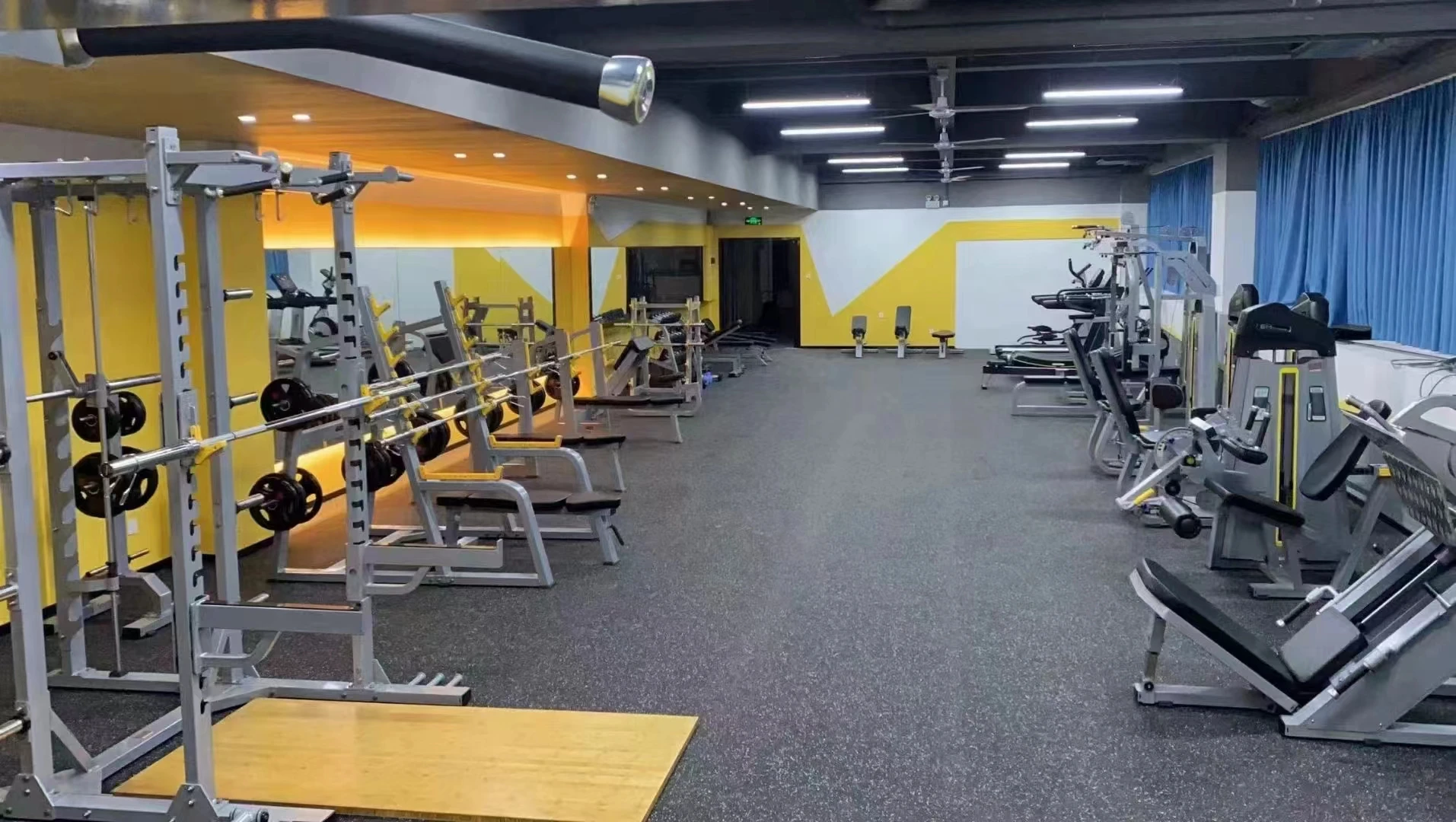 China Manufacture Durable Gym fitness center interlock rubber floor tiles/Soundproof Rubber Underlayment/Rubber Mats