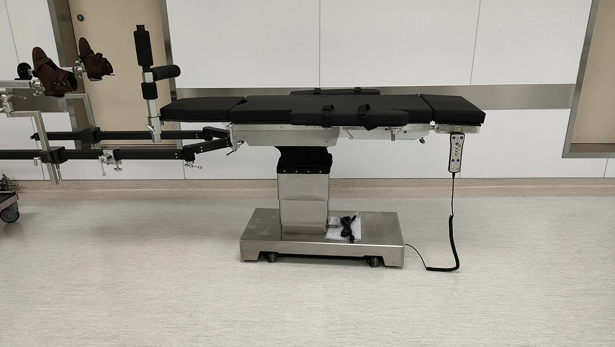 General surgery orthopedic electro hydraulic operating table with memory functions and one-key zero reset