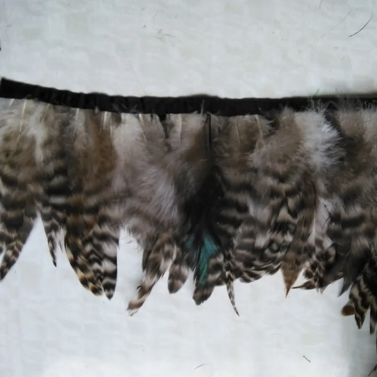 Природный серый Шиншилла петуха, в полоску, с отделкой из перьев