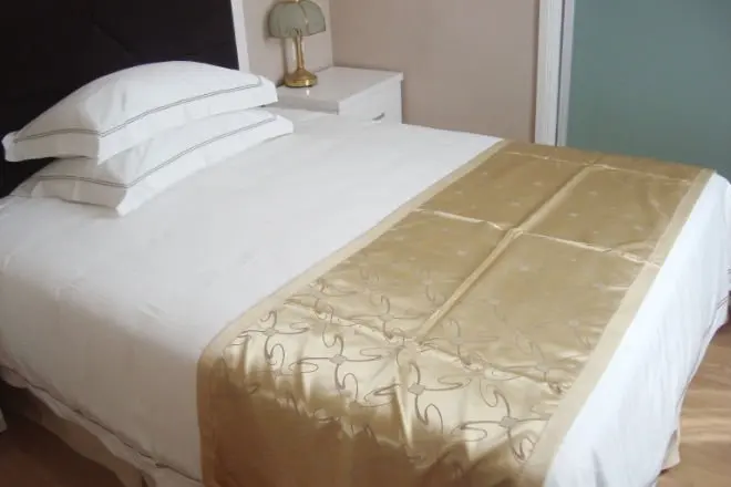 
Factory Sales Decorative Jacquard Modern Luxury Cushion And Custom Hotel Bed Runner 