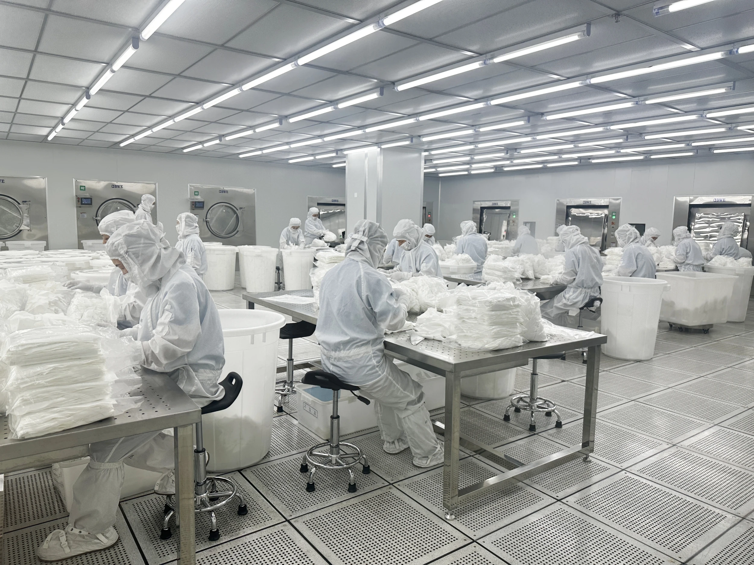 Hot Selling ISO 100% Polyester Professional Cleanroom Wiping Cloth Soft Cleanroom Wipers for Lab General Cleaning
