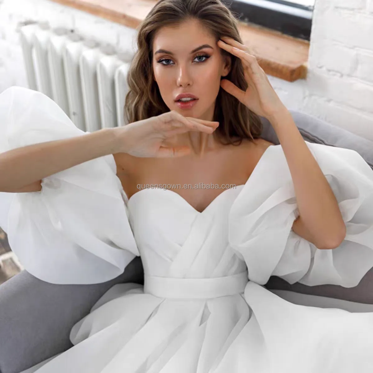 QUEENS GOWN hotsale soft tulle ivory bridal Top sleeves high quality ivory embroidered wedding dress accessories