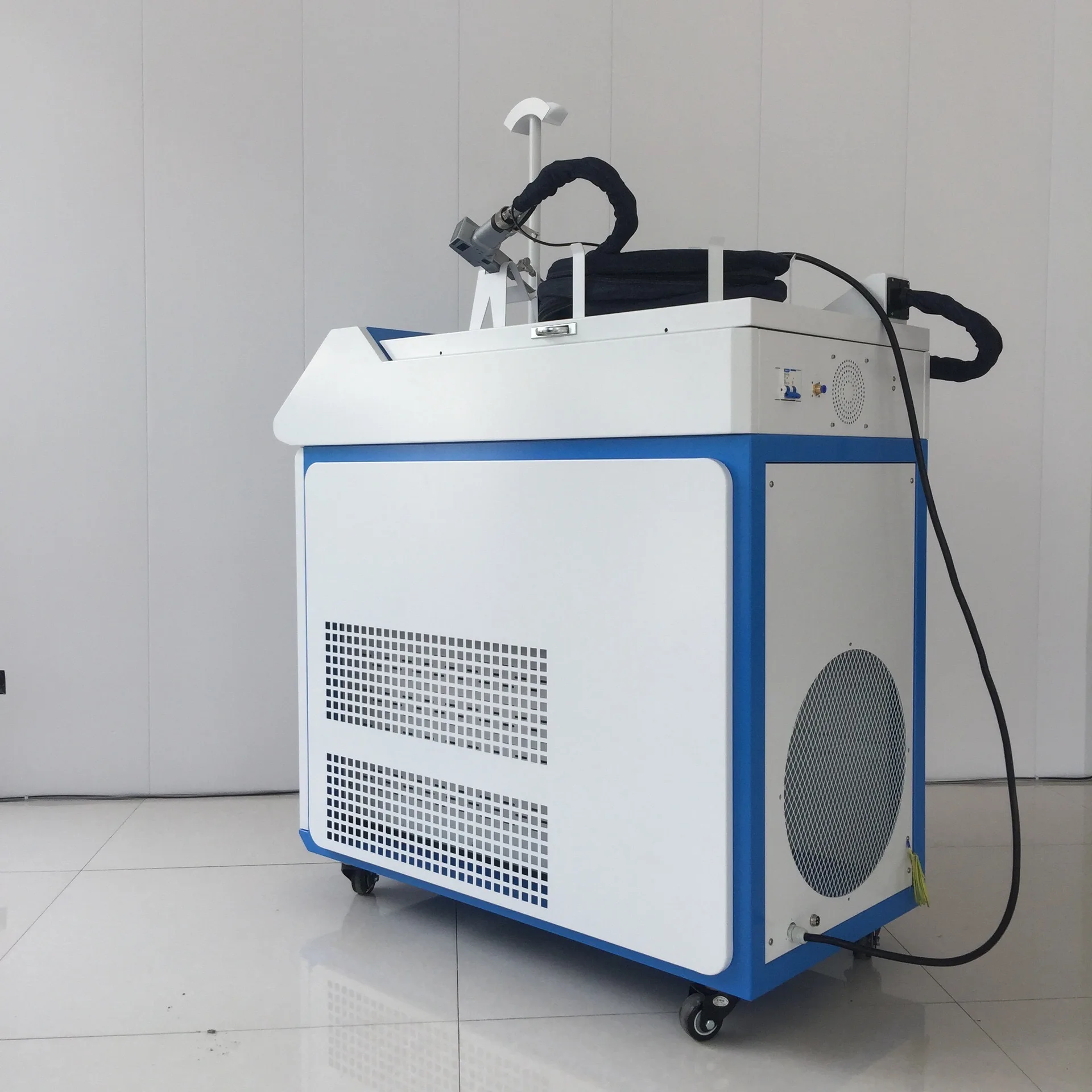 1000 Вт ручной лазерный сварочный аппарат для сварки нержавеющей стали и алюминиевого сплава