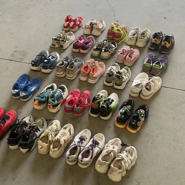 Hot Sale Low Price Second-Hand Fashion Design Man Sport Shoes Wholesale Premium Men Football Sports Sneakers Casual Stocklot
