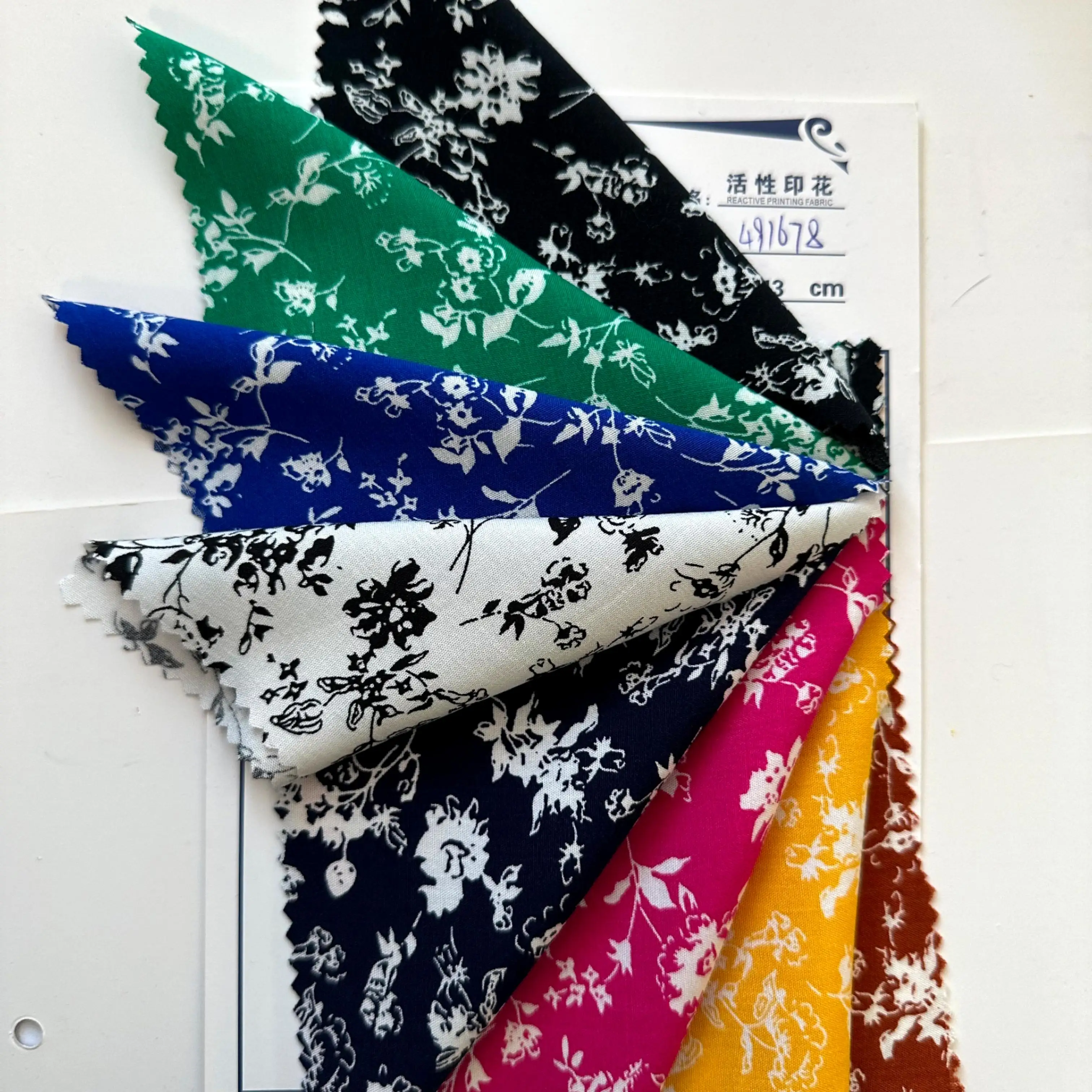 Hot Small Flower Free Sample 100 Rayon Printed Fabric 45s Viscose Stock for Indian Women Fabrics Garment