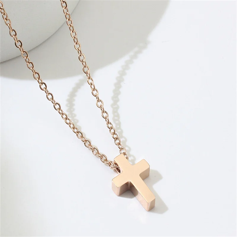 Wholesale Custom  Fashion Jewelry 14K18K Gold Plated  Simple Cross Pendant Necklace for Women