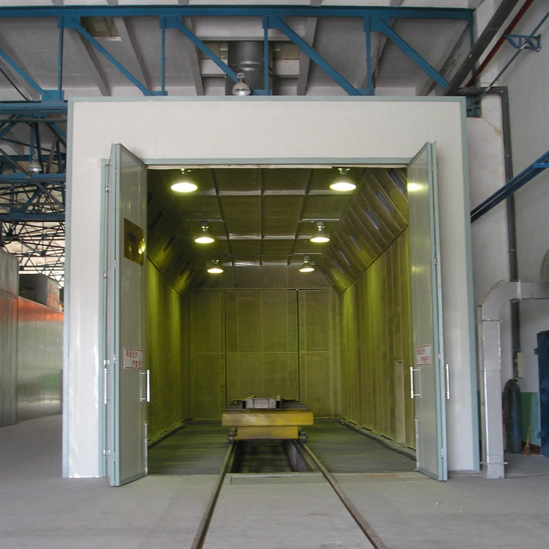 SAND  BLASTING ROOM