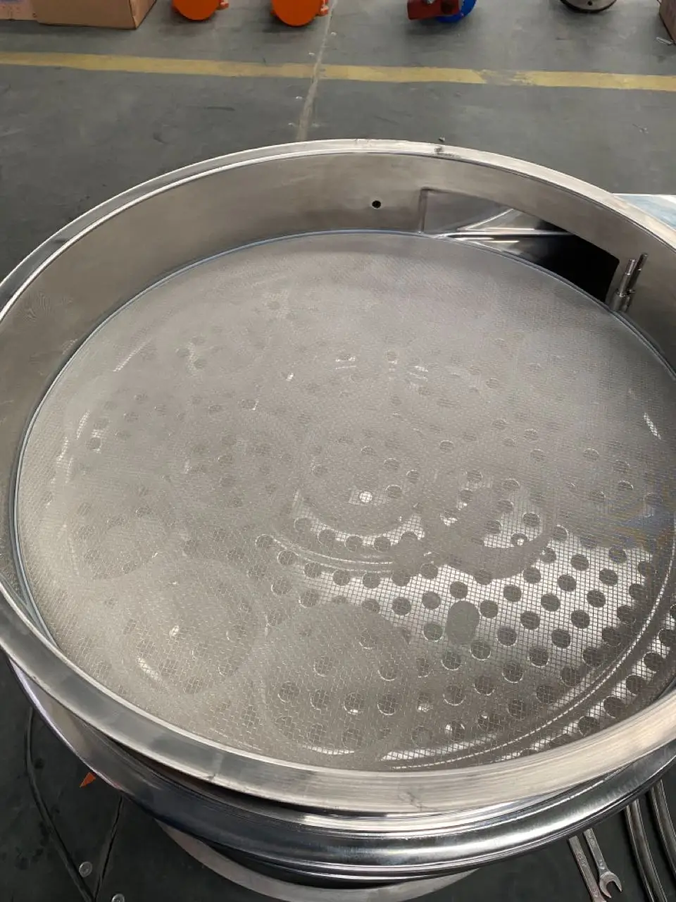 China industrial automatic vibrating sifters rotary vibro screen sieve for milk powder