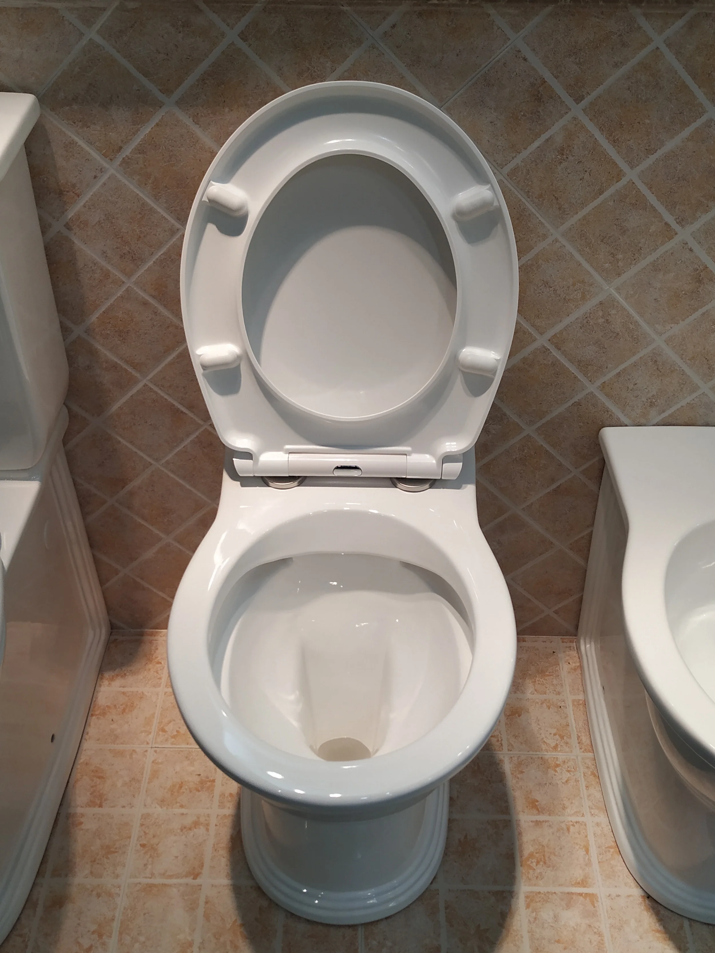 New Bathroom Water Closet Ceramic Washdown P-trap Water Saving Back To Wall Toilet With Toilet Seat For Uk Market