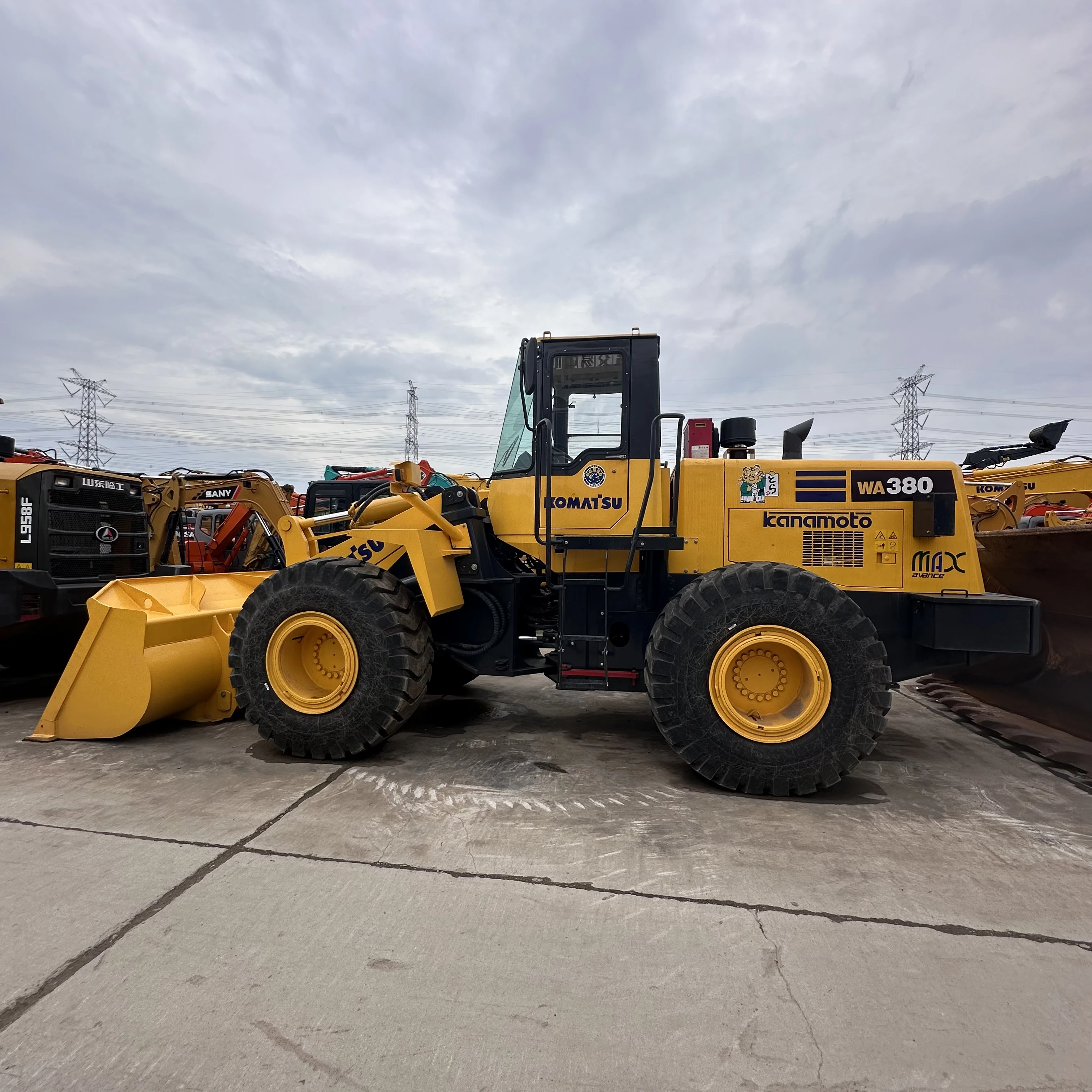 Used loader Komatsu loader WA380 16 tons Bucket capacity 3 cubic meters Original paint Unmodified Used 16 tons loader for sale