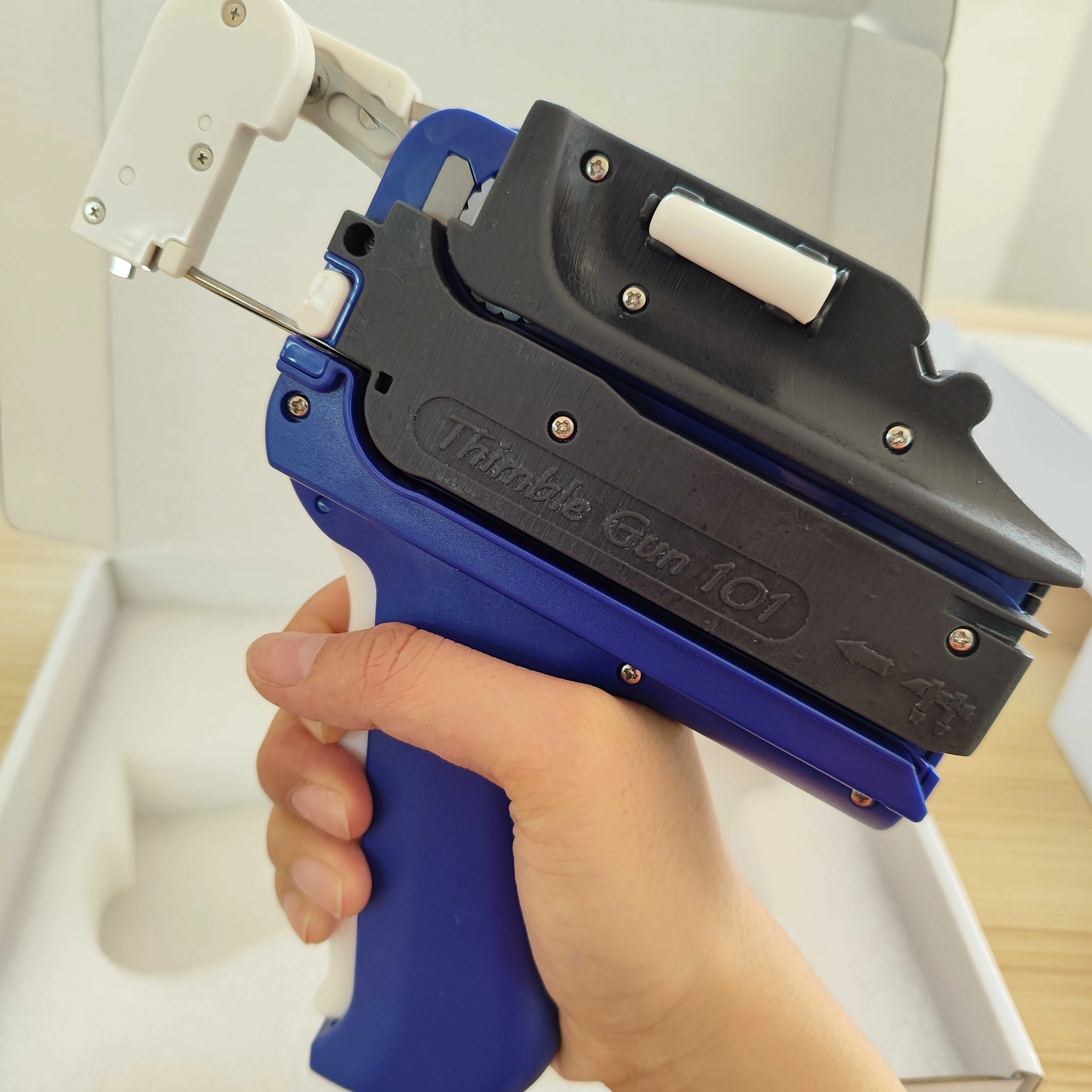 Loop lock pin hand tool tag gun labeling gun for garment tag attaching