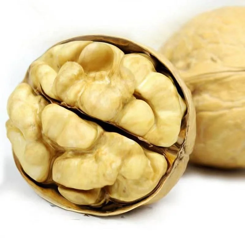 High-quality Nuts / Thin-skinned Dried Walnuts / Whole Walnut Shells-shelled Walnuts Amber Raw Almonds Bulk Packaging Top Grade