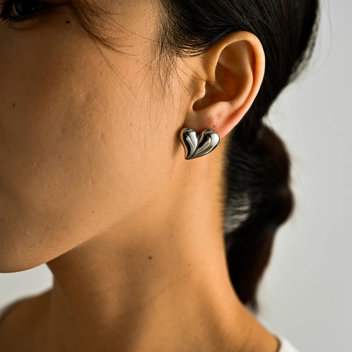 Dainty Women Fashion Jewelry 14K Gold Plated Heart Shaped Stud Earrings Non Tarnish Stainless Steel Heart Earrings Jewelry