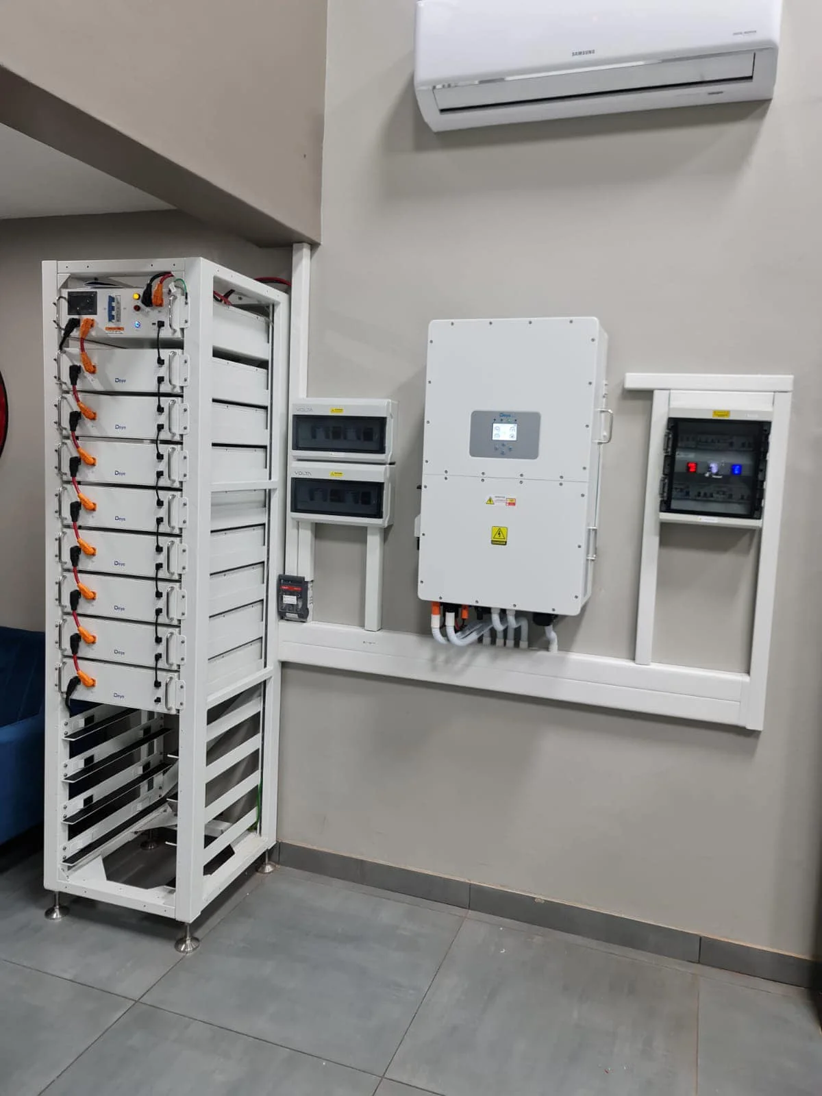 30kw 50kw High Voltage Deye Hybrid Inverter Deye SUN-30K-SG01HP3-EU-BM3 Three Phase Hybrid Inverter For Solar System