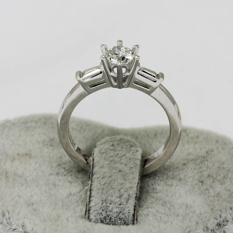 Factory Wholesale Customization Women 925 Sterling Silver Dainty Moissanite Rings Designer Light Weight Gold And Diamond Ring