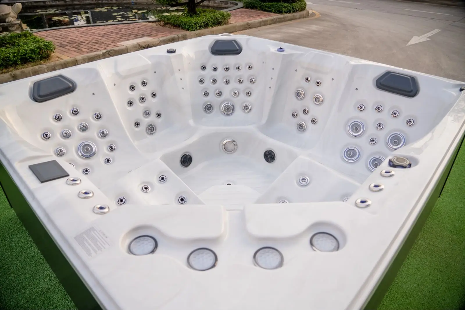 China Jacuzzier Manufacturer 220V/380V/110V Outdoor Spa Hot Tub Massage Tub 5 Persons