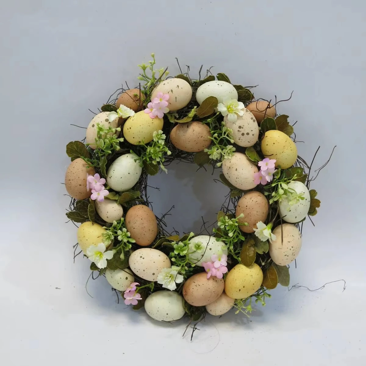 2025 new design handcrafted 20 inches Easter Egg Wreath With Mixed Flowers Twigs Pastel Plastic Eggs Easter Wreath